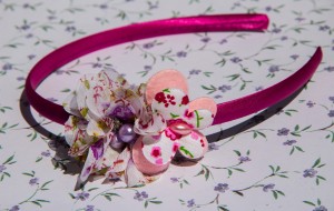 satijnen haarband met bloem en parel en roze vlinder 4,50